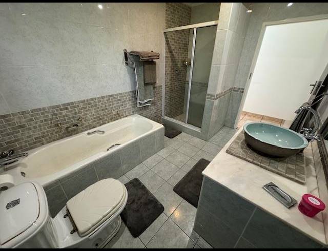 5 BEDROOM HOUSE FOR SALE IN VAN RIEBEECK PARK